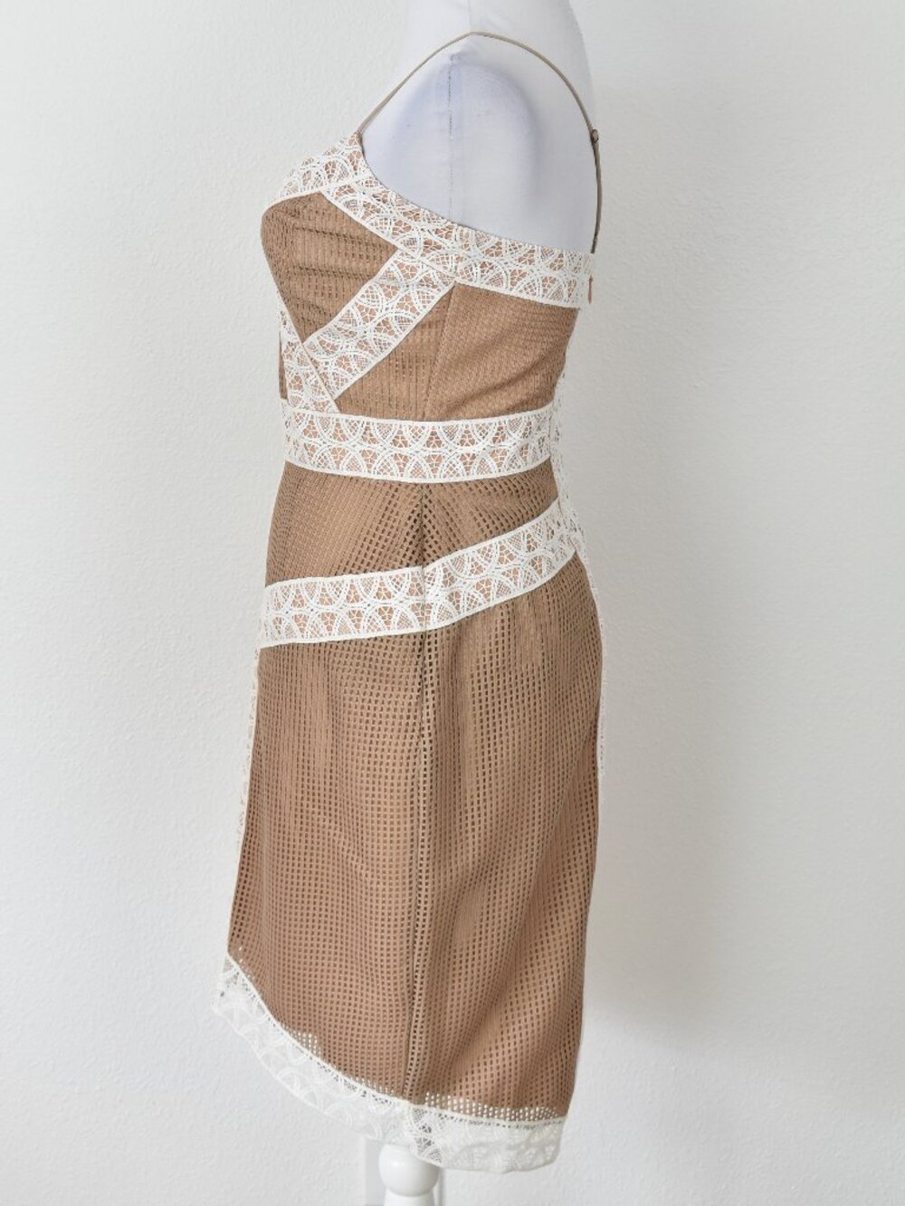 Adelyn Rae Laura Sheath Lace Colorblock Dress - S - Picture 6 of 10